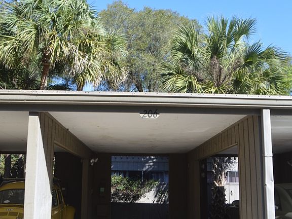 3rd image of 206 Crown Oaks Way