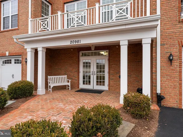 20981 Rocky Knoll Sq APT 301, Ashburn, VA 20147