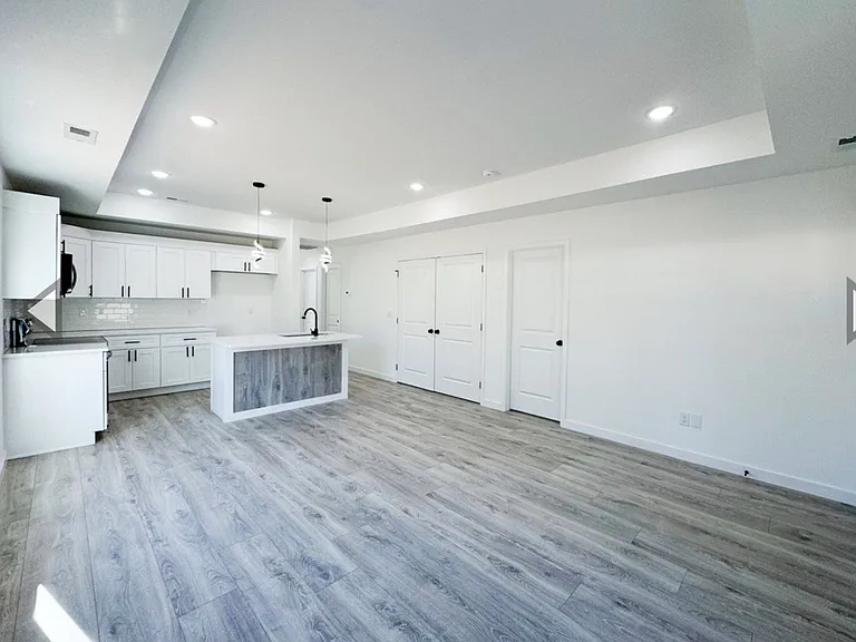 142 Andover Rd — Photo 3