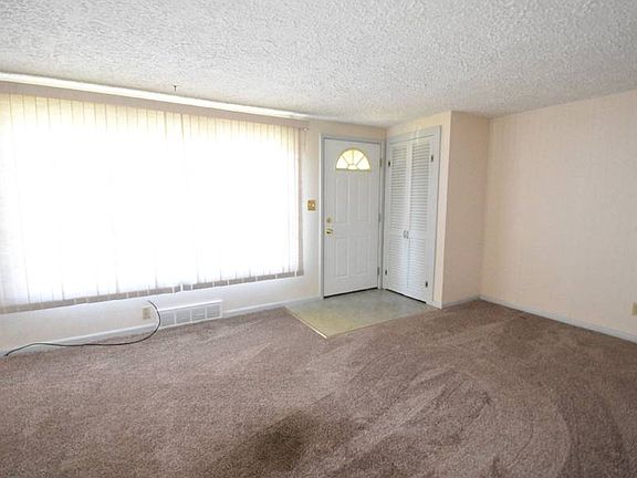 3rd image of 449 Southwood Dr