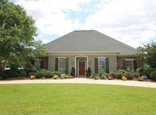 185 Riverbend Dr, Belle Chasse, LA 70037