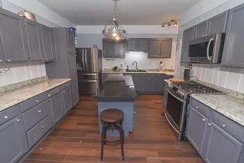 5th image of 131 Ross Ave