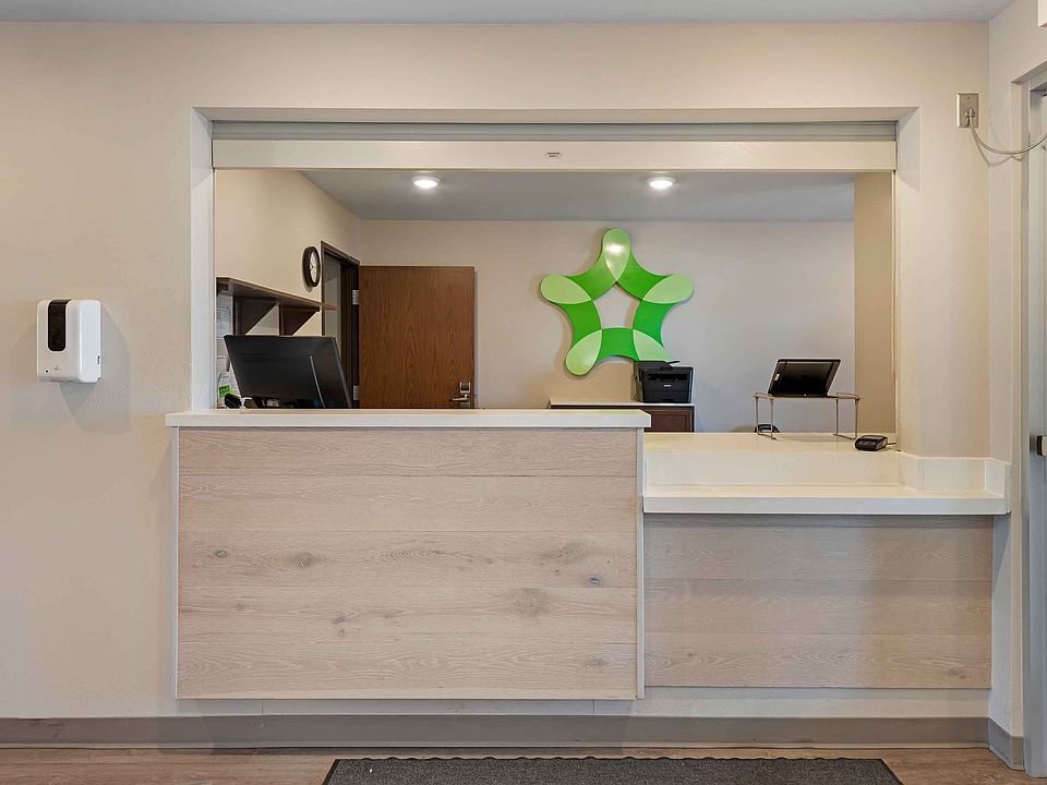 Lobby and Guest Check-in