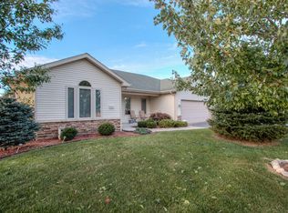 414 Maple Ln, Williams Bay, WI 53191