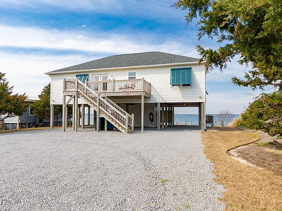 3rd image of 1810 Emerald Drive