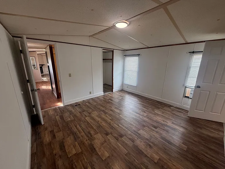 1028 Ruby St — Photo 5