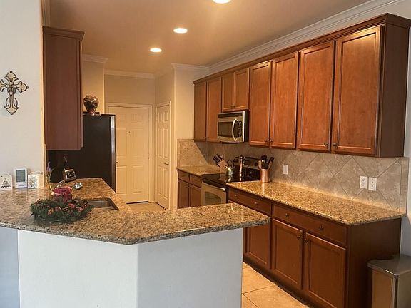 5th image of 24566 Folkstone Cir