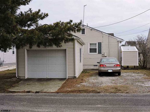 3rd image of 3232 Simpson Ave