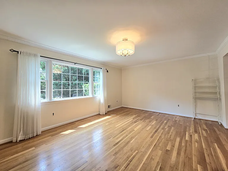 111 Tamarisk Ct — Photo 5