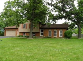 3S953 Lakewood Dr, Sugar Grove, IL 60554