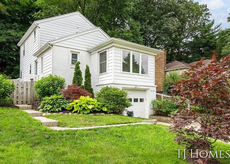 1st image of 1658 Hiawatha Dr SE