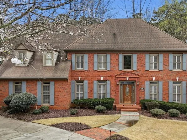 2910 Leeds Garden Ln, Johns Creek, GA 30022