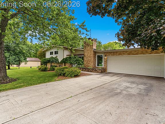 4th image of 5120 Hillcrest Dr