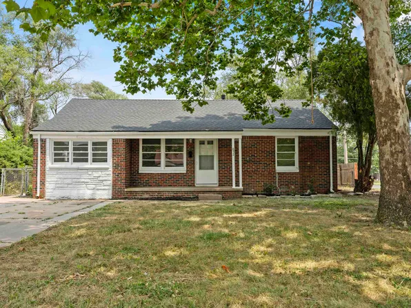 852 S Drury Ln, Wichita, KS 67207
