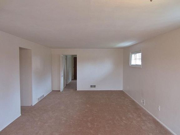 4th image of 700 Garden City Dr