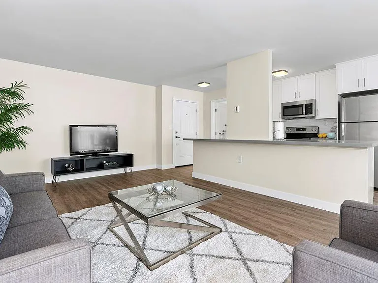 Parkway Terrace — Photo 7