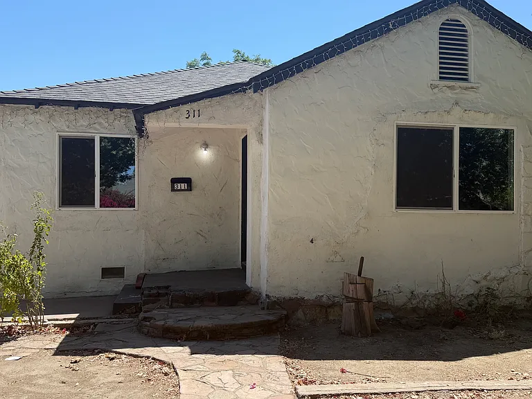 311 California Ave — Photo 2