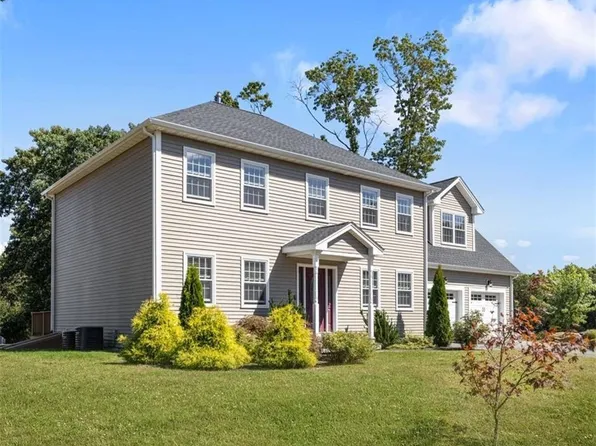 3 Bella Woods Ct, Johnston, RI 02919