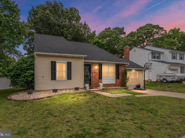 325 Double Eagle Dr, Linthicum, MD 21090
