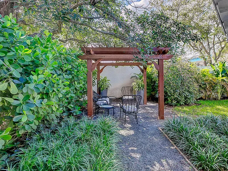385 Hunter St — Photo 18