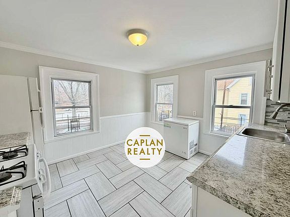 4th image of 641 Ferry St #O2