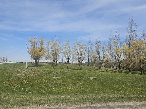 4th image of 3096 Lake Front Dr