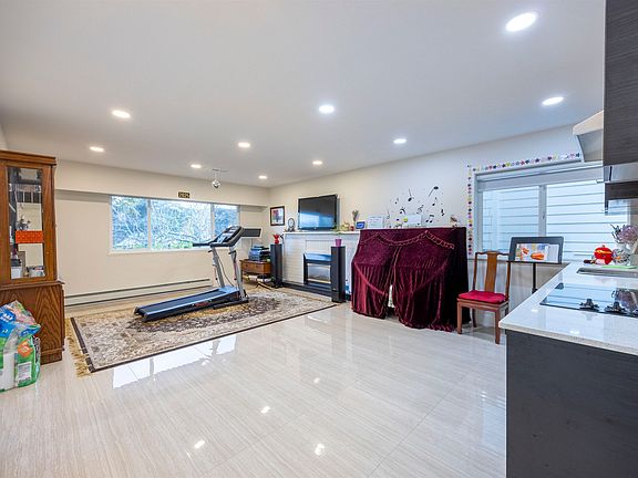 4th image of 3881 Napier St