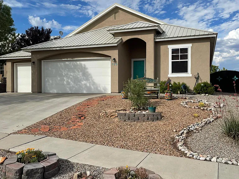 529 Minturn Ct NE — Photo 1