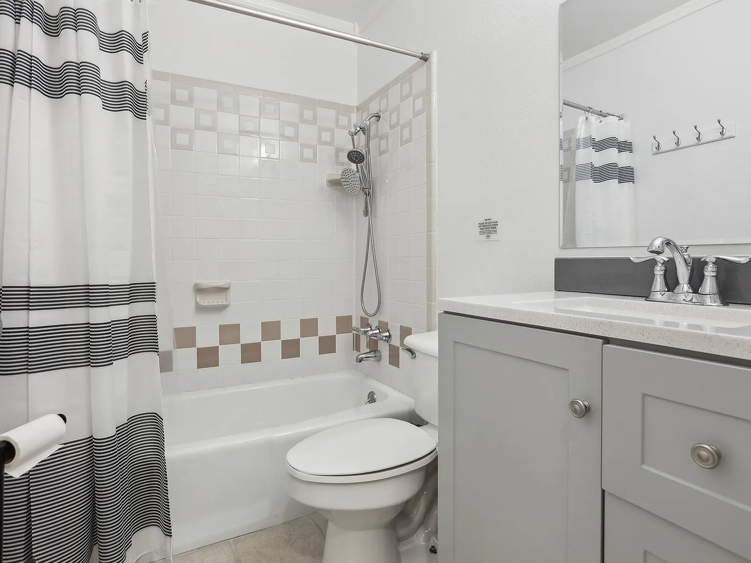 4 bed, 2.0 bath, 1490 sqft, $1,074 — Photo 2