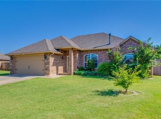 9812 SW 33rd St, Yukon, OK 73099