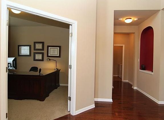 4th image of 9724 Castle Pines Dr