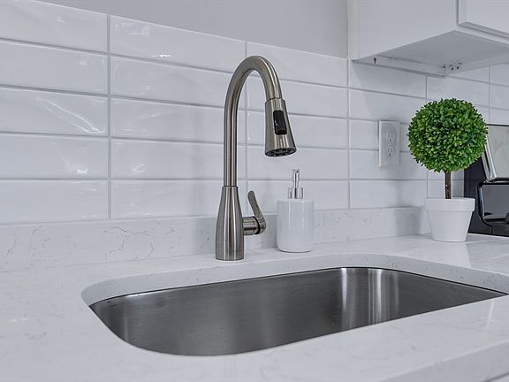 5th image of 73 Walnut St