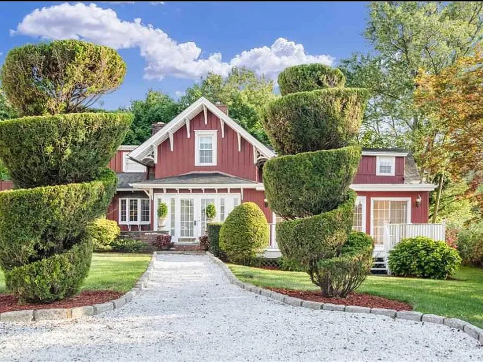 32 Coventry Ln