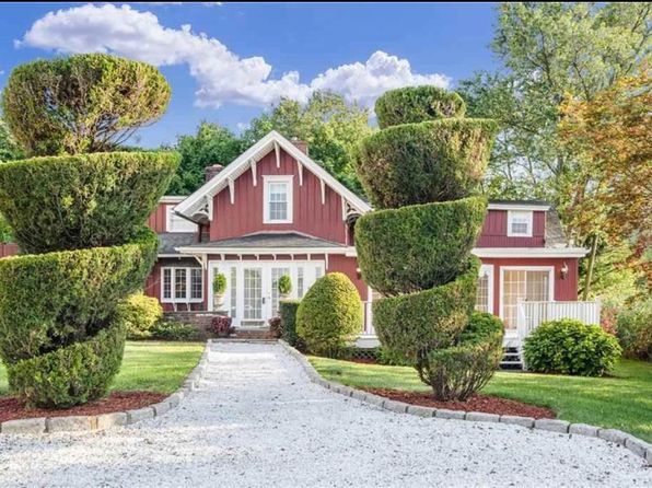 32 Coventry Ln