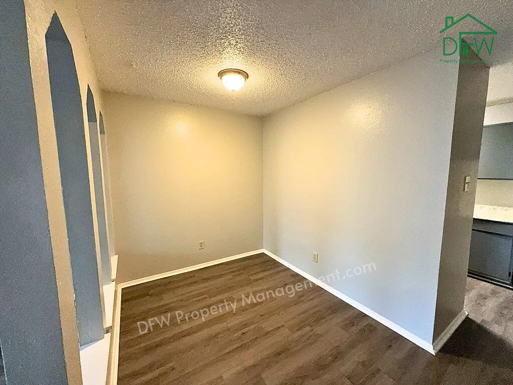 2 bed, 1.0 bath, 885 sqft, $1,050 — Photo 4