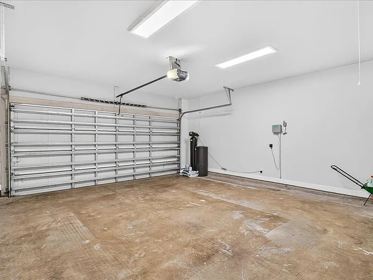 6718 Stuyvesant Ct — Photo 44