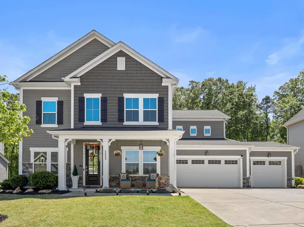 2400 Heathland Farm Dr, Fuquay Varina, NC 27526