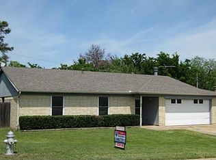 415 Hallmark Dr, Arlington, TX 76011