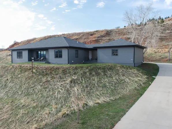 1822 Roundup Cir, Spearfish, SD 57783