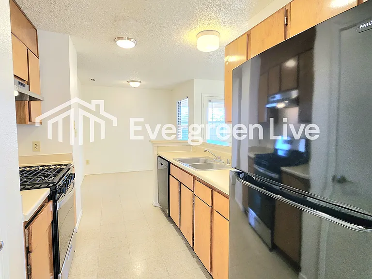 2102 Santa Clara Ct — Photo 8