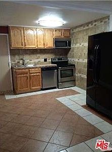1st image of 225 W 6th St APT 209