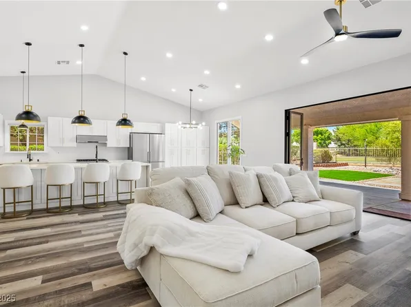 5000 Burr Oak Dr, Las Vegas, NV 89130