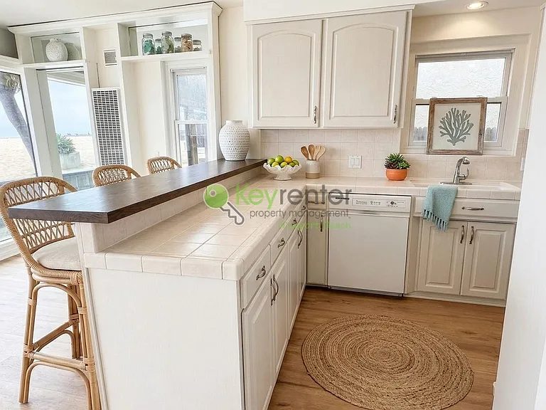 1510 W Oceanfront #A-B — Photo 13