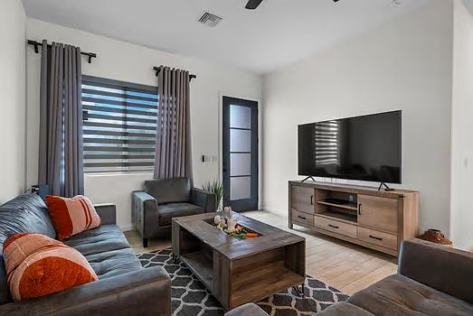 4th image of 65 Avenida Pastor