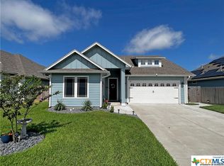 145 Highwood Dr, Rockport, TX 78382