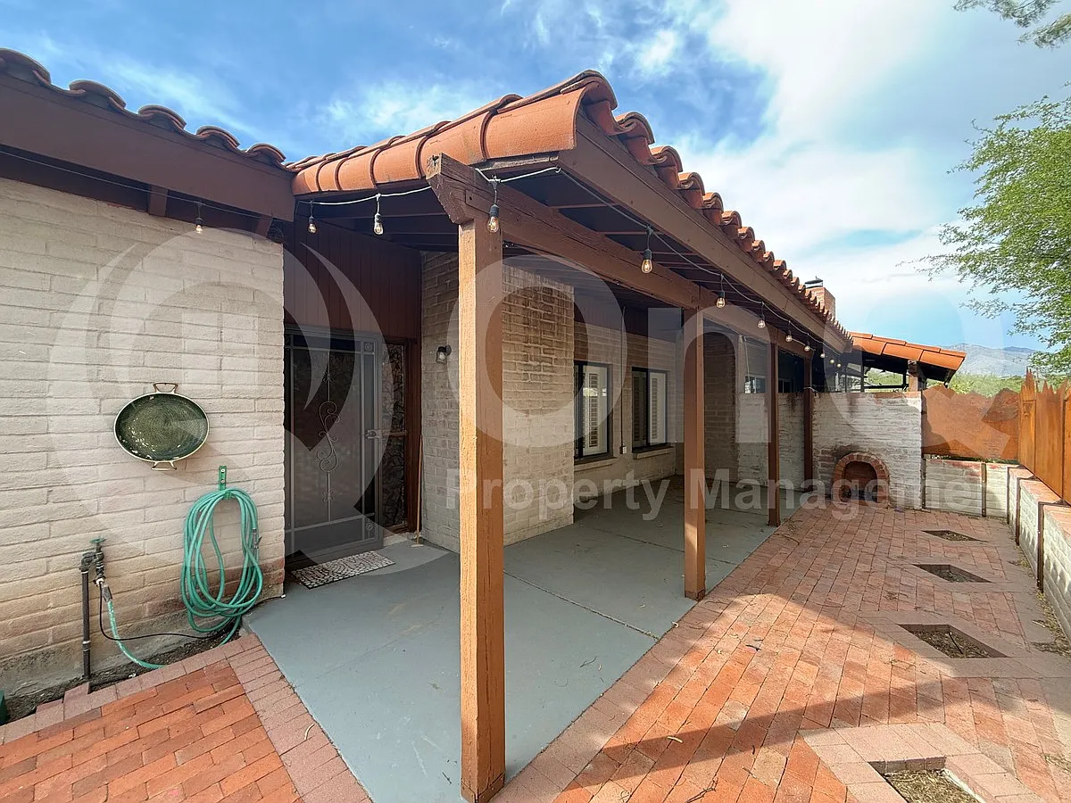 3 bed, 2.0 bath, 2019 sqft, $2,749 — Photo 4