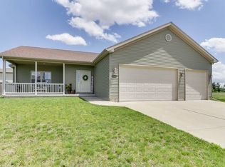 2916 Red Oak Rd, Bloomington, IL 61704