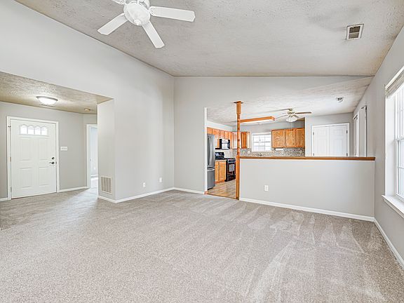 4th image of 2102 Yosemite Dr