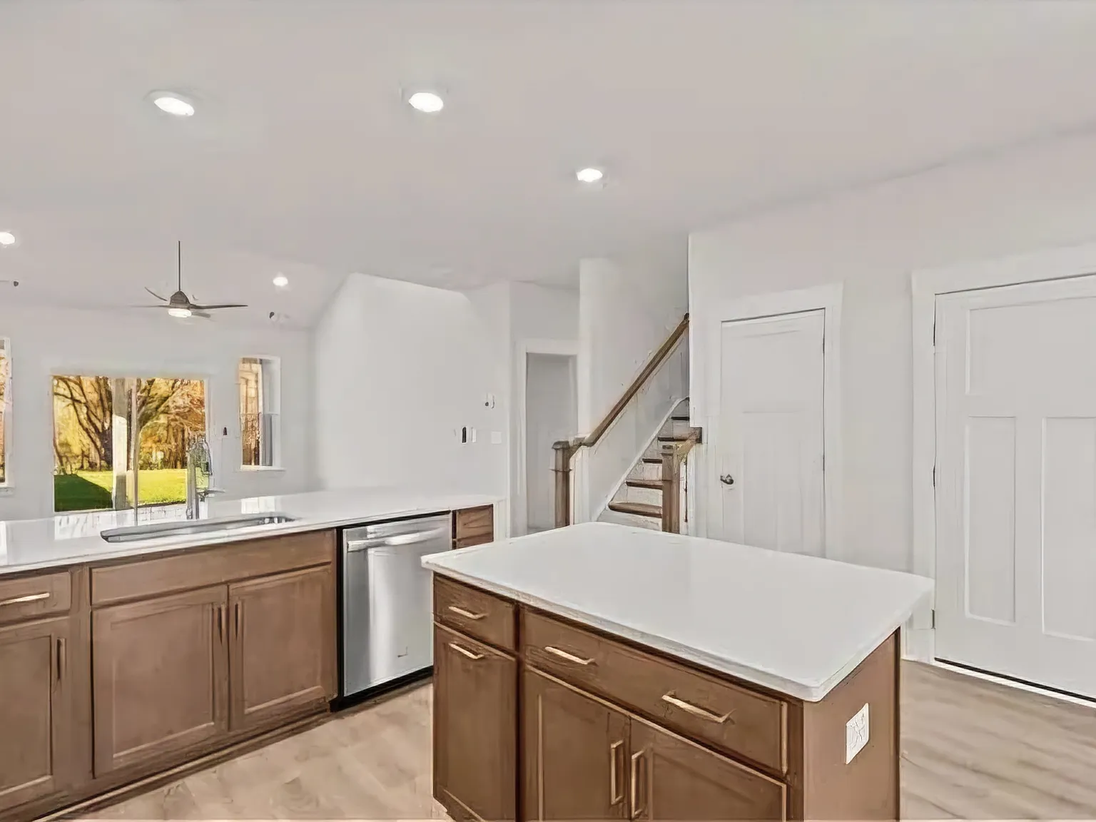 4 bed, 2165 sqft, $2,700 — Photo 4