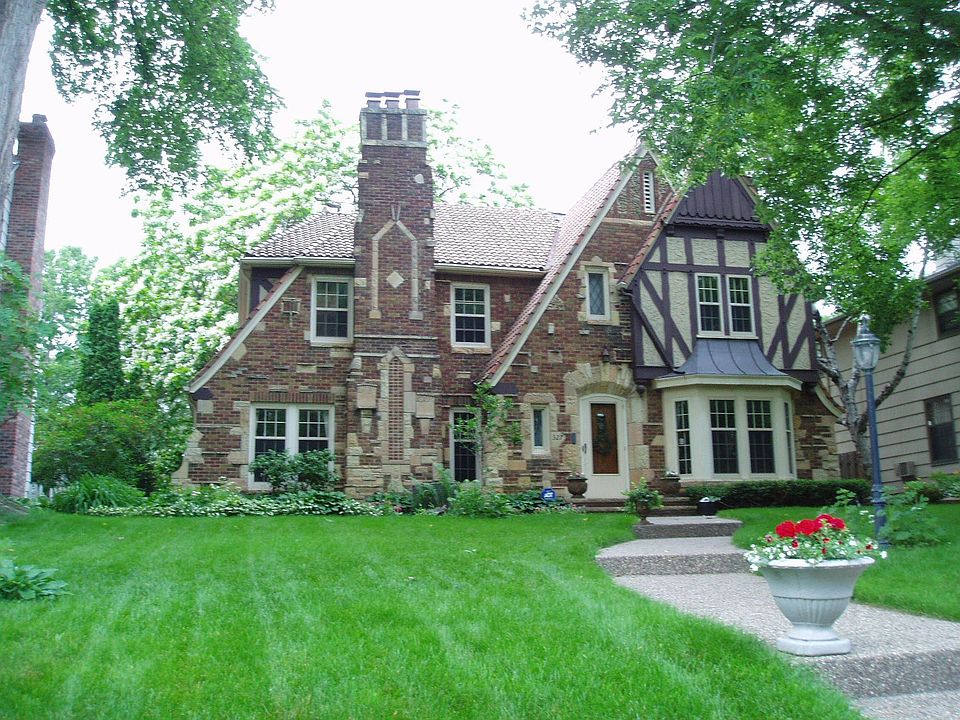 327 Mount Curve Blvd